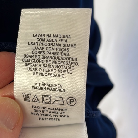 Ellen Tracy Navy Blue Pleated Sleeveless Blouse w/Gold Shoulder Hardware -Medium - Picture 13 of 13